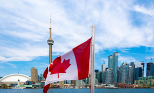 TORONTO, ONTARIO, CANADA - 2016/05/10: Canadian flag and the Toronto skyline. The flags waves from the back of a tourist cruise in Lake Ontario. (Photo by Roberto Machado Noa/LightRocket via Getty Images)