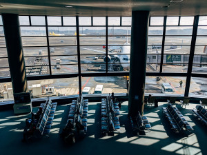 airport-5387490_1280