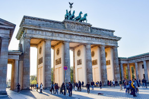 brand-front-of-the-brandenburg-gate-g235a129bf_1920